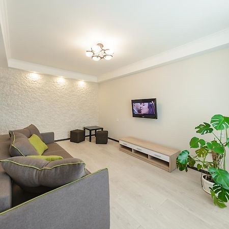 ARTAL Apartment on Iordanskaya 22 Kiev Bagian luar foto