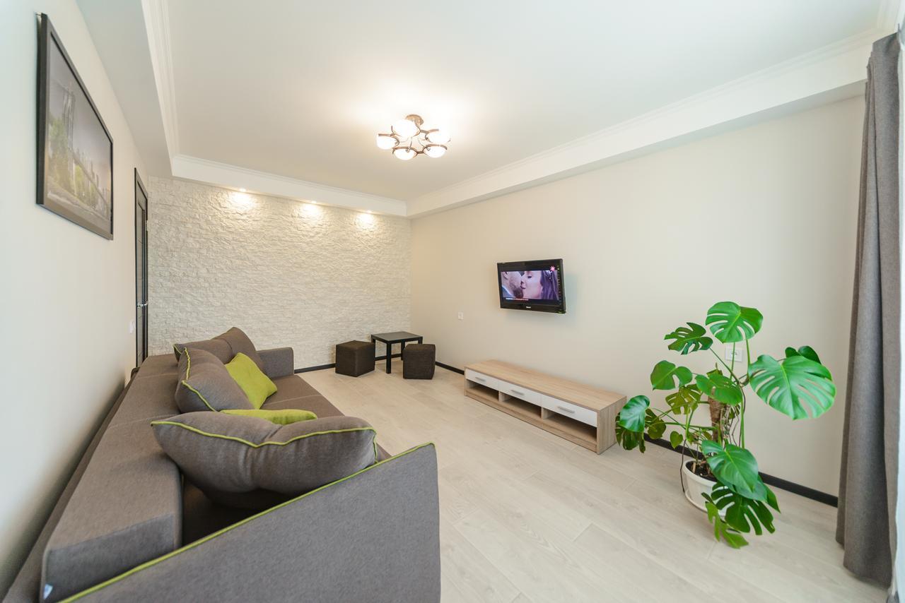 ARTAL Apartment on Iordanskaya 22 Kiev Bagian luar foto