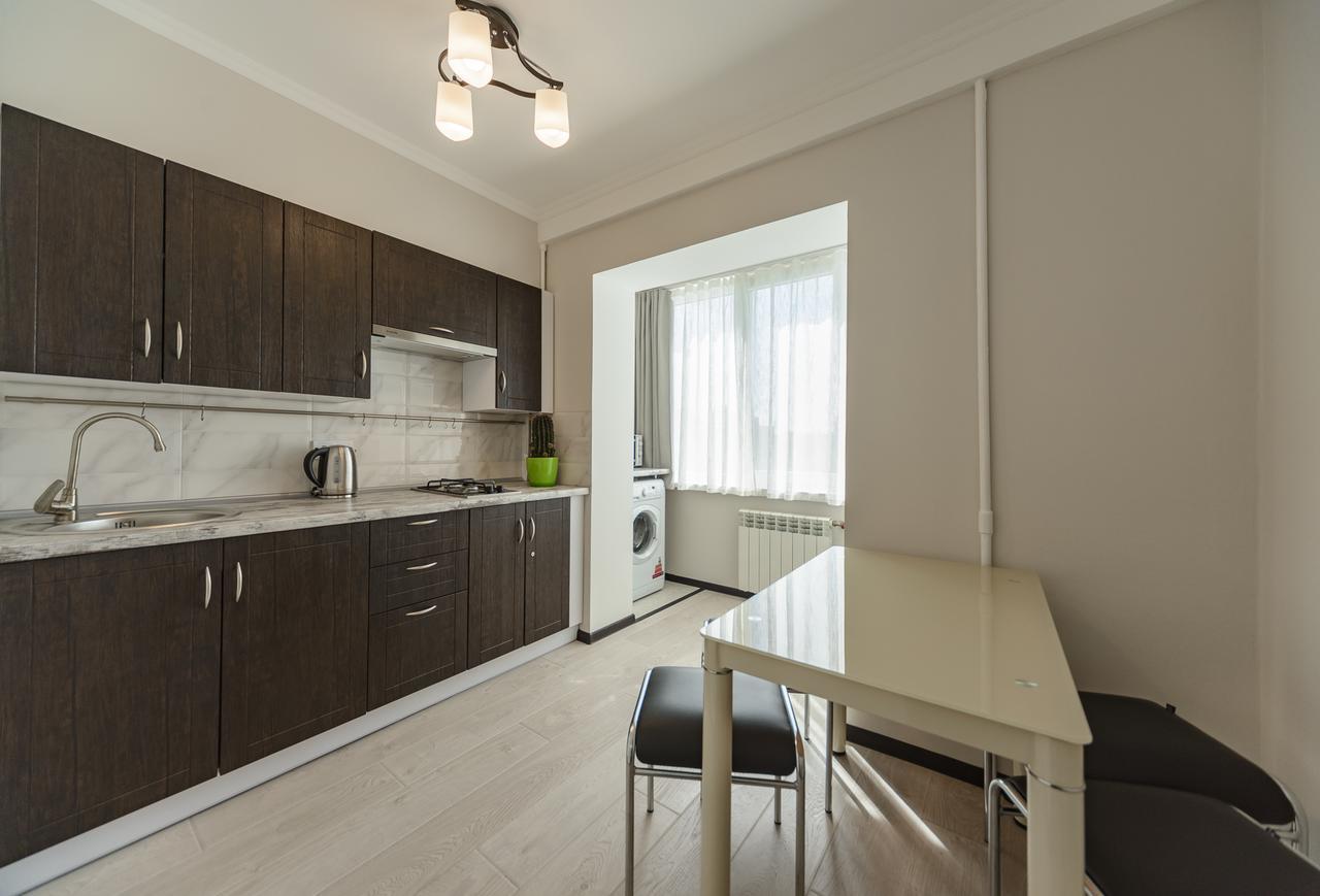 ARTAL Apartment on Iordanskaya 22 Kiev Bagian luar foto